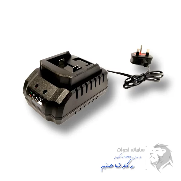 تصویر آداپتور شارژر داخل کیت چهار عددی ابزار شارژی ماکیتا