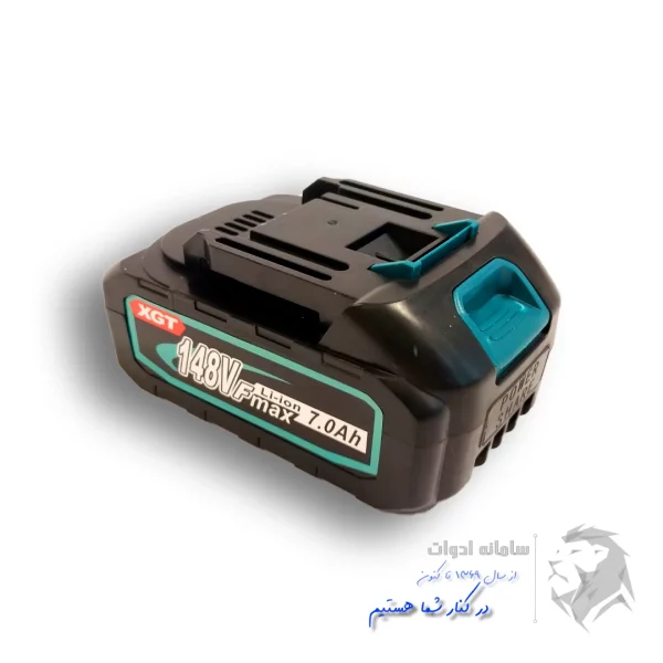تصویر باطری داخل کیت چهار عددی ابزار شارژی ماکیتا از سمت راست