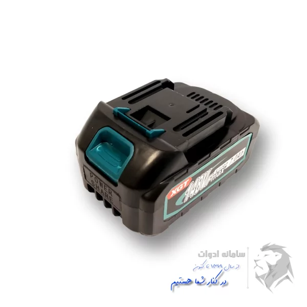 تصویر باتری داخل کیت چهار عددی ابزار شارژی ماکیتا از چپ