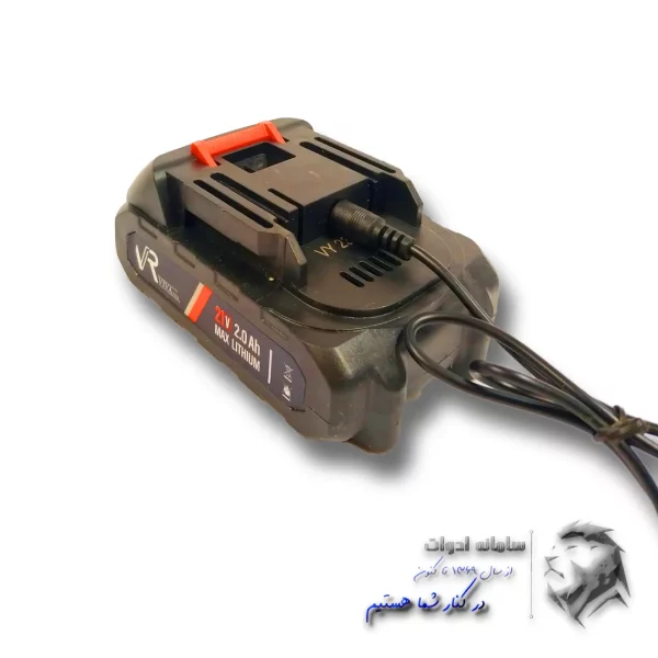 تصویر باطری دریل شارژی لیتیومی 5 سلول متصل به آداپتور سوزنی نمای 45 درجه