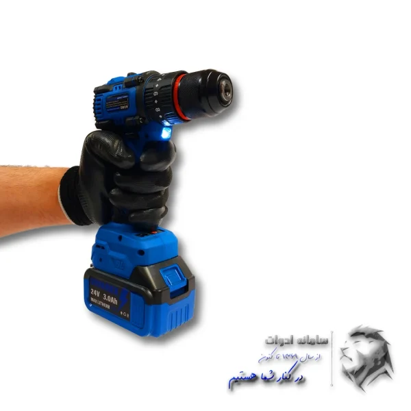 تصویر دریل/پیچگوشتی شارژی براشلس ویوارکس در دست کاربر
