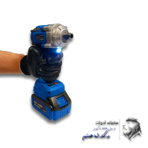 تصویر بکس شارژی براشلس ویوارکس در دست کاربر